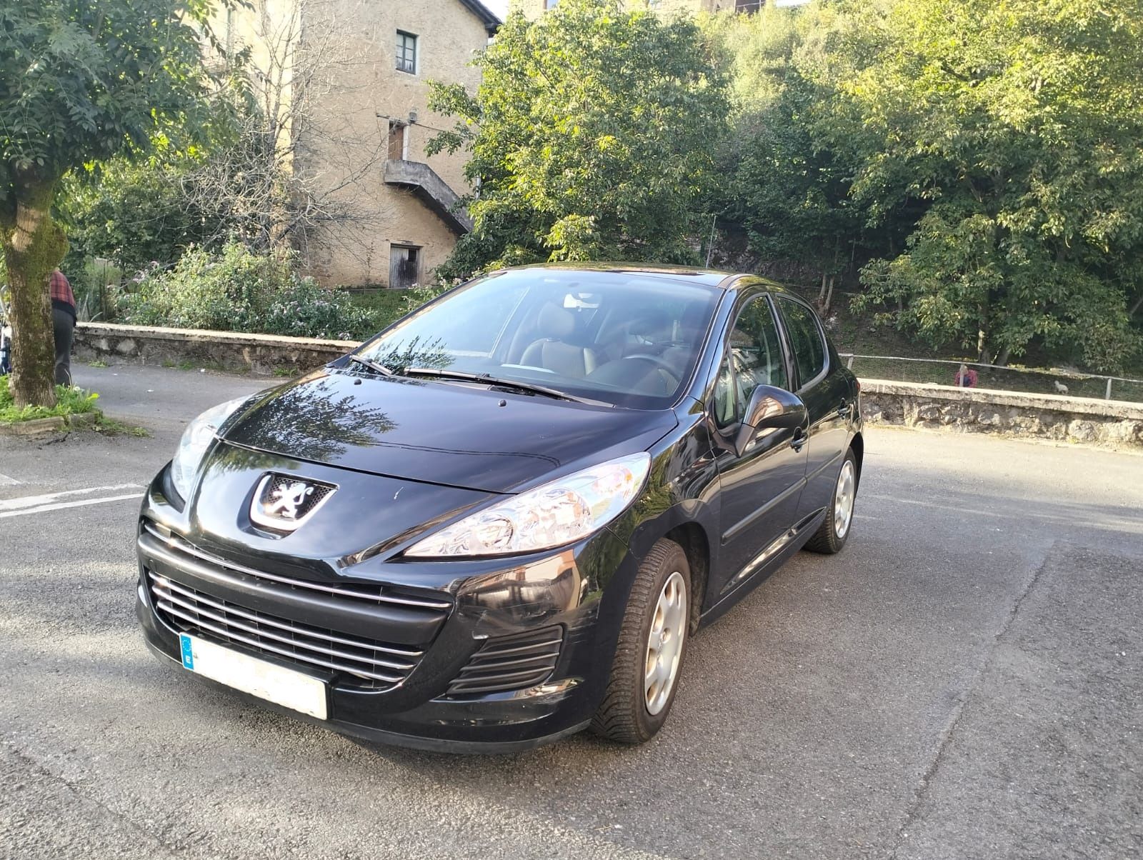 PEUGEOT 207 1.4 HDI CONFORT 2010 URTEA 350.000 KM irudia - iragarkilaburrak.eus